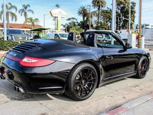 Used 2011 Porsche 911 Carrera 4S image 6