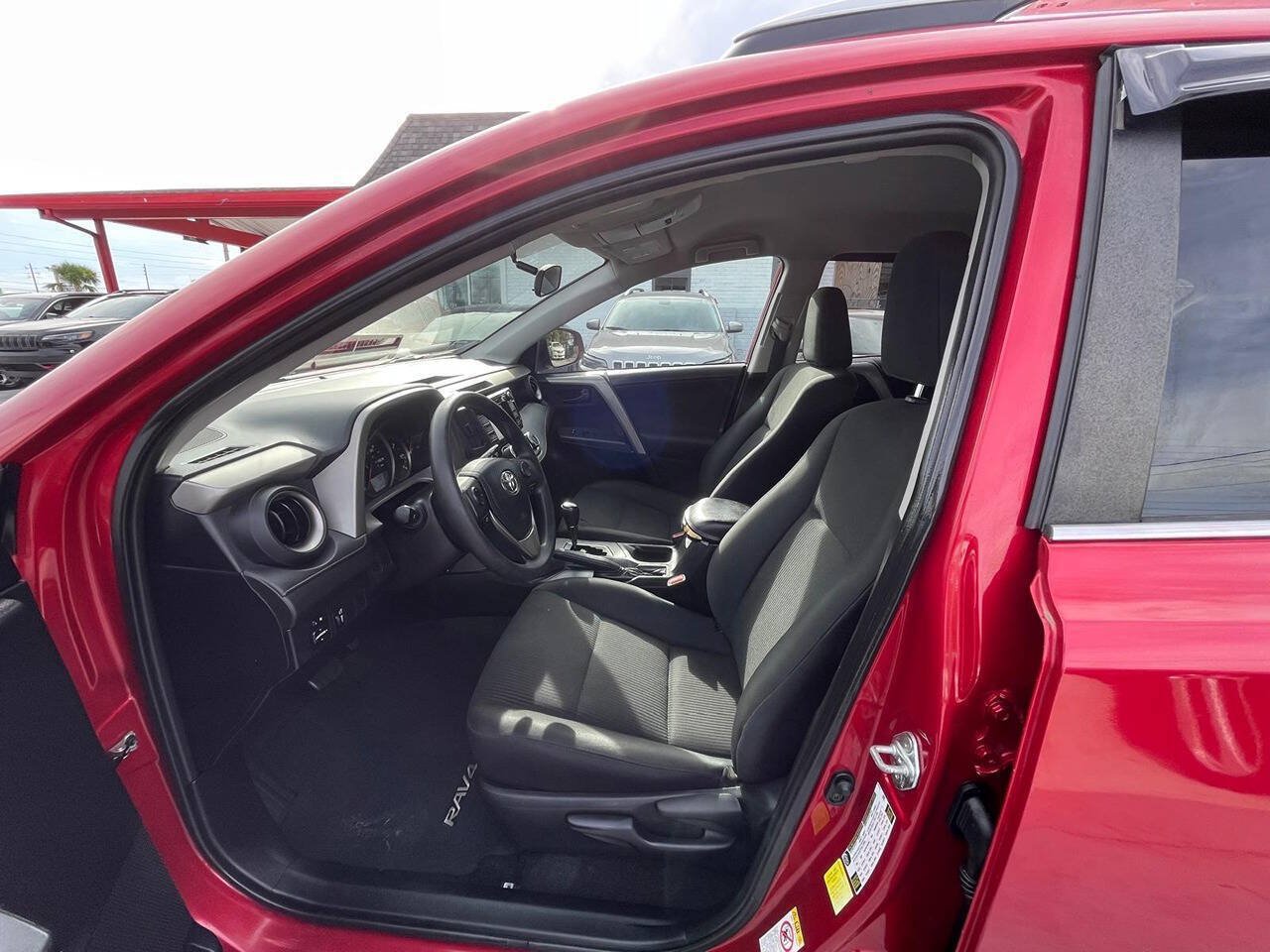 Used 2016 Toyota RAV4 LE FWD image 7