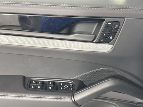 Certified 2026 Porsche Cayenne AWD/4WD image 30