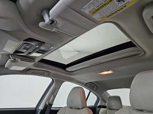 Used 2017 Subaru Impreza 2.0i Premium image 9