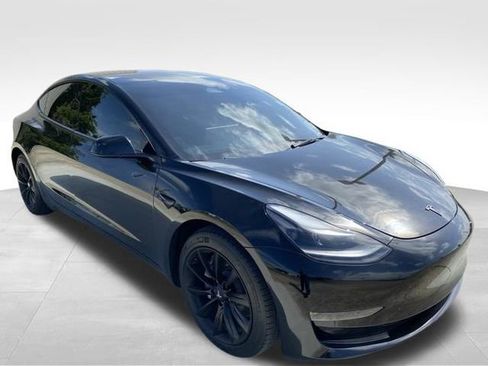 Used 2023 Tesla Model 3 Standard Range image 4