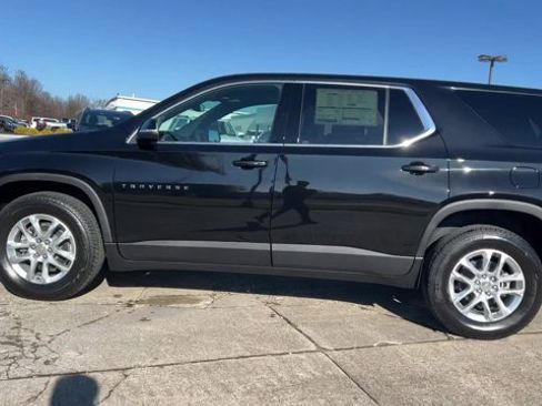 Used 2023 Chevrolet Traverse LS w/ Safety Package FWD image 6