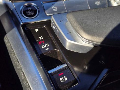 Used 2024 Audi Q8 e-tron Premium Plus image 39