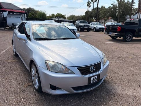 Used 2006 Lexus IS 250 w/ Preferred Accessory Pkg RWD image 12