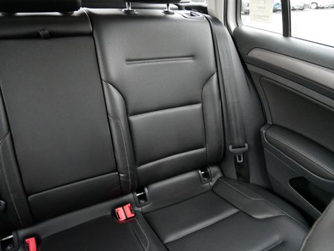 Used 2019 Volkswagen Golf Alltrack SE image 14