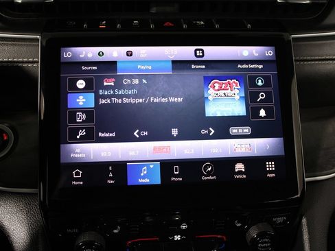 Used 2023 Jeep Grand Cherokee Limited AWD/4WD image 19