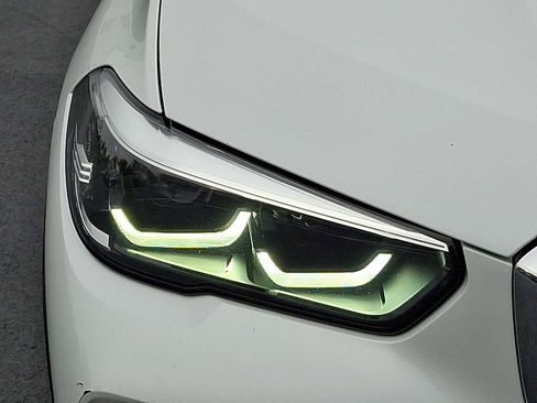 Used 2022 BMW X5 xDrive40i w/ Premium Package image 9