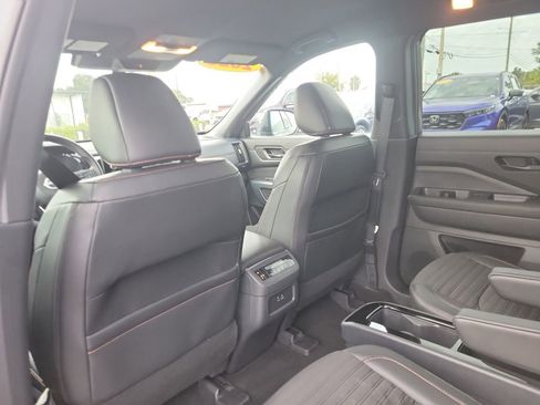 Used 2025 Nissan Pathfinder Rock Creek image 11