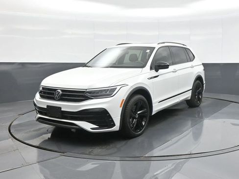 Used 2024 Volkswagen Tiguan SE R-Line w/ MDO Package, Three-Row FWD image 3