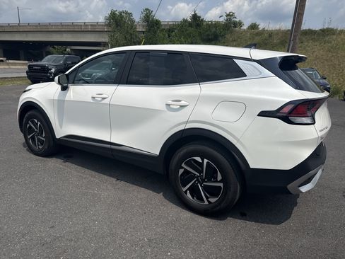 Used 2023 Kia Sportage LX AWD/4WD image 8