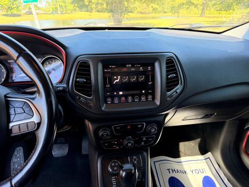 Used 2020 Jeep Compass Trailhawk AWD/4WD image 12