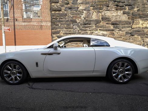 Used 2017 Rolls-Royce Wraith RWD image 3