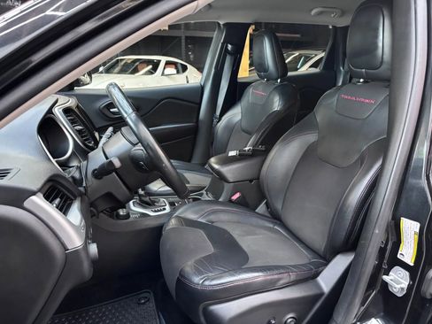Used 2015 Jeep Cherokee Trailhawk w/ Comfort/Convenience Group AWD/4WD image 12