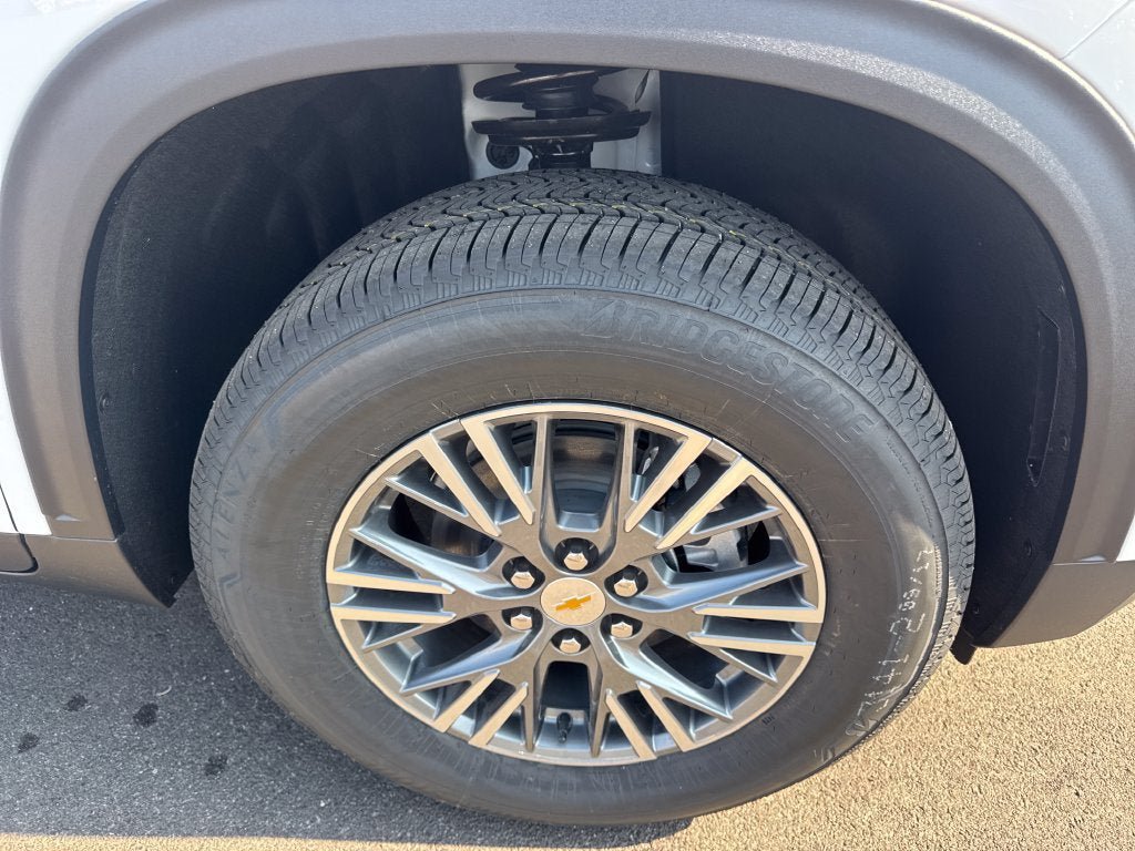 New 2027 Chevrolet Traverse LT w/ LPO, Floor Liner Package FWD image 11