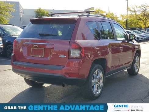 Used 2017 Jeep Compass Latitude image 4