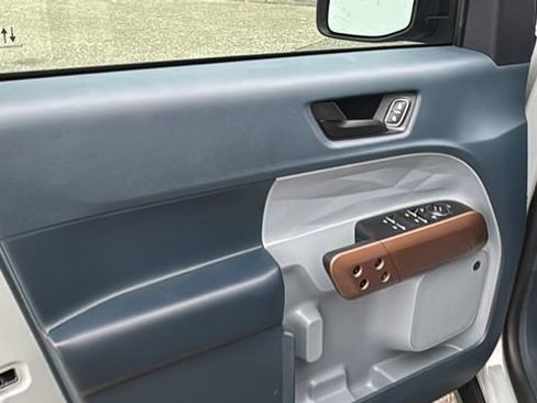 Certified 2022 Ford Maverick Lariat w/ Lariat Luxury Package image 9