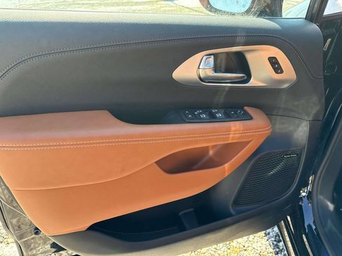 New 2026 Chrysler Pacifica Pinnacle FWD image 12