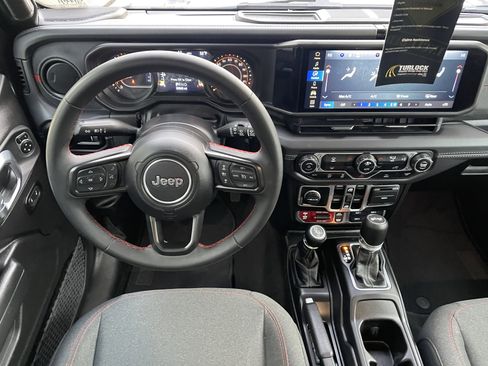 Used 2025 Jeep Wrangler Unlimited Rubicon image 18