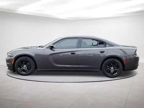 Used 2019 Dodge Charger SXT image 4