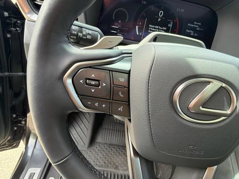 Used 2025 Lexus GX 550 w/ Accessory Package (2T) AWD/4WD image 19