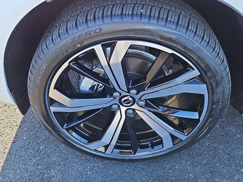 Certified 2024 Volvo XC60 B5 Ultimate w/ Protection Package Premier image 8