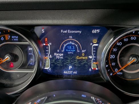 Used 2023 Jeep Gladiator Overland AWD/4WD image 34