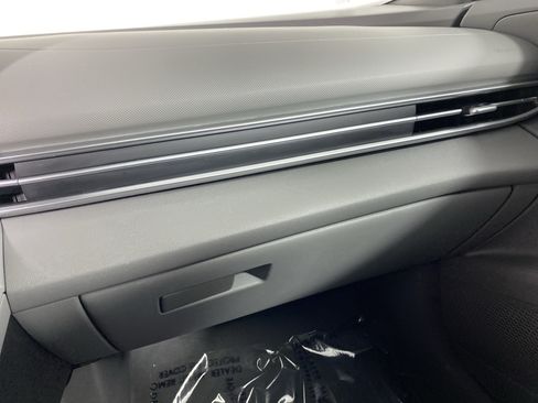 Used 2021 Hyundai Elantra SE FWD image 33