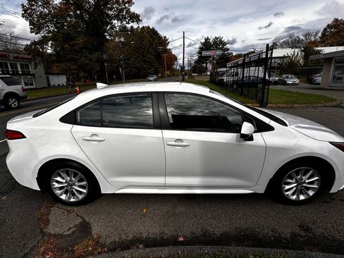 Used 2021 Toyota Corolla LE w/ LE Convenience Package image 4