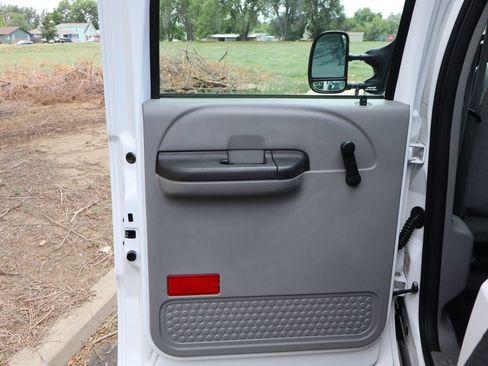 Used 2005 Ford F350 XL AWD/4WD image 25