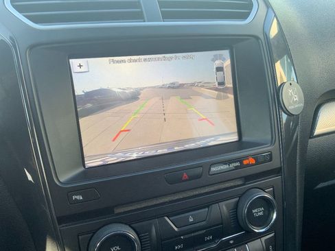 Used 2018 Ford Explorer XLT w/ Equipment Group 202A image 14