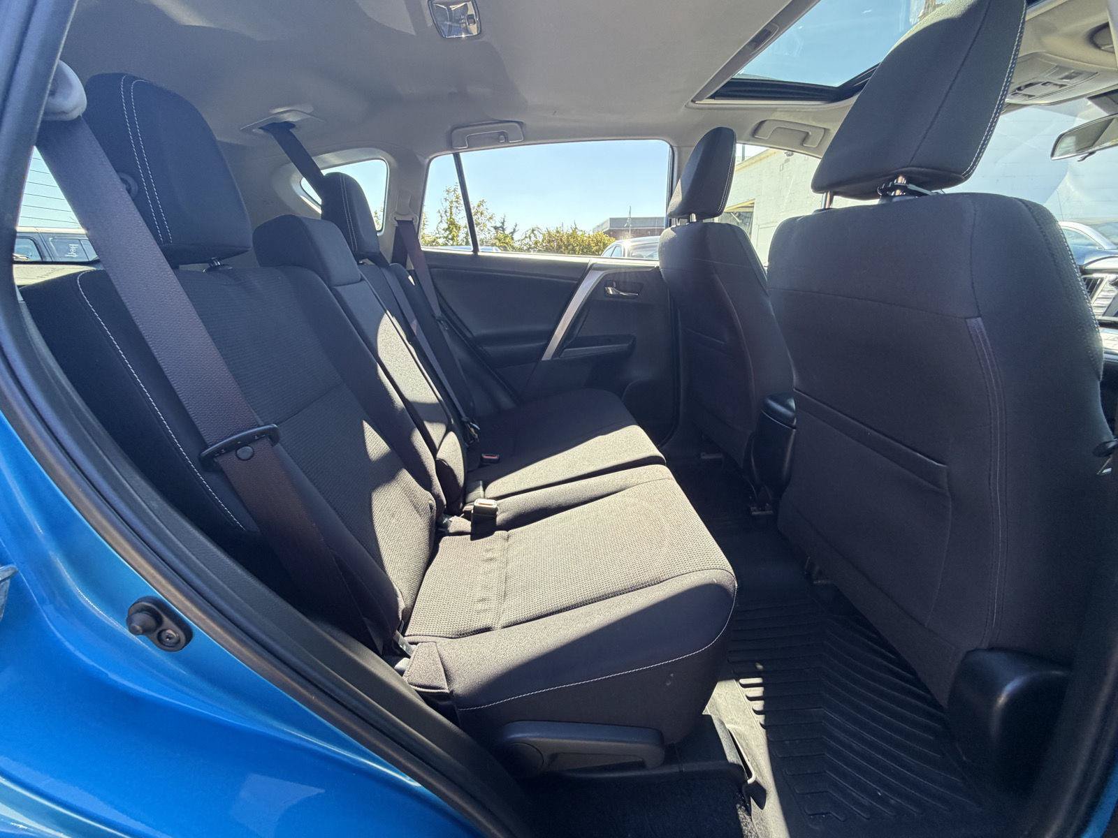 Used 2017 Toyota RAV4 XLE AWD/4WD image 27