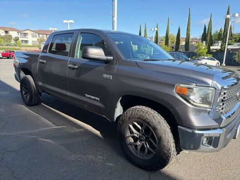 Used 2020 Toyota Tundra SR5 w/ SR5 Upgrade Package AWD/4WD image 2