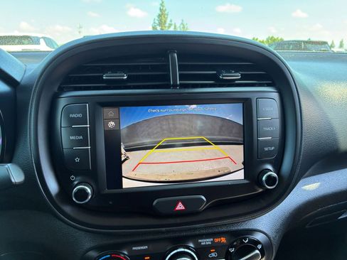 Used 2025 Kia Soul LX w/ LX Technology Package FWD image 22