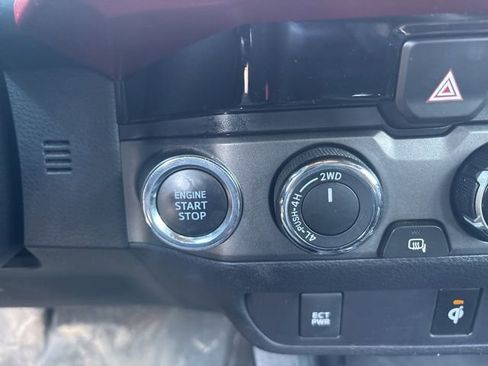 Used 2017 Toyota Tacoma TRD Off-Road w/ Tow Package image 27