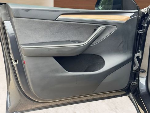 Used 2024 Tesla Model Y Long Range RWD image 17