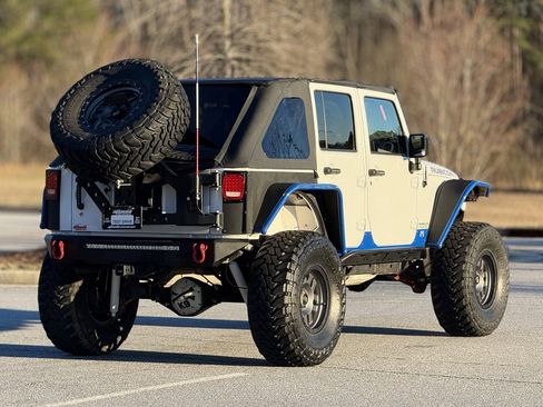 Used 2015 Jeep Wrangler Unlimited Rubicon image 10