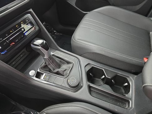 Certified 2023 Volkswagen Tiguan SE w/ Panoramic Sunroof Package AWD/4WD image 24