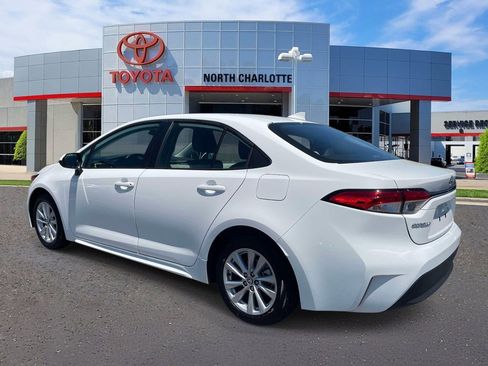Used 2025 Toyota Corolla LE w/ LE Premium Package FWD image 6
