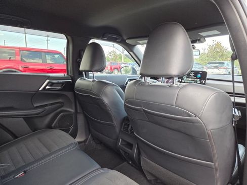 Used 2024 Mitsubishi Outlander SE Black Edition FWD image 17