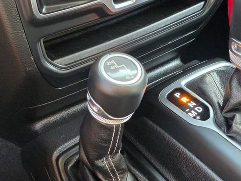 Used 2019 Jeep Wrangler Unlimited Sahara AWD/4WD image 36