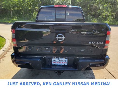 Certified 2022 Nissan Frontier SV w/ SV Premium Package AWD/4WD image 4