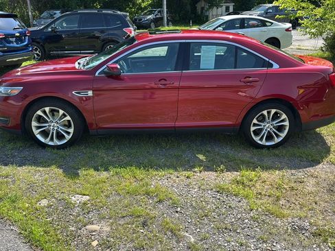 Used 2013 Ford Taurus SEL image 2