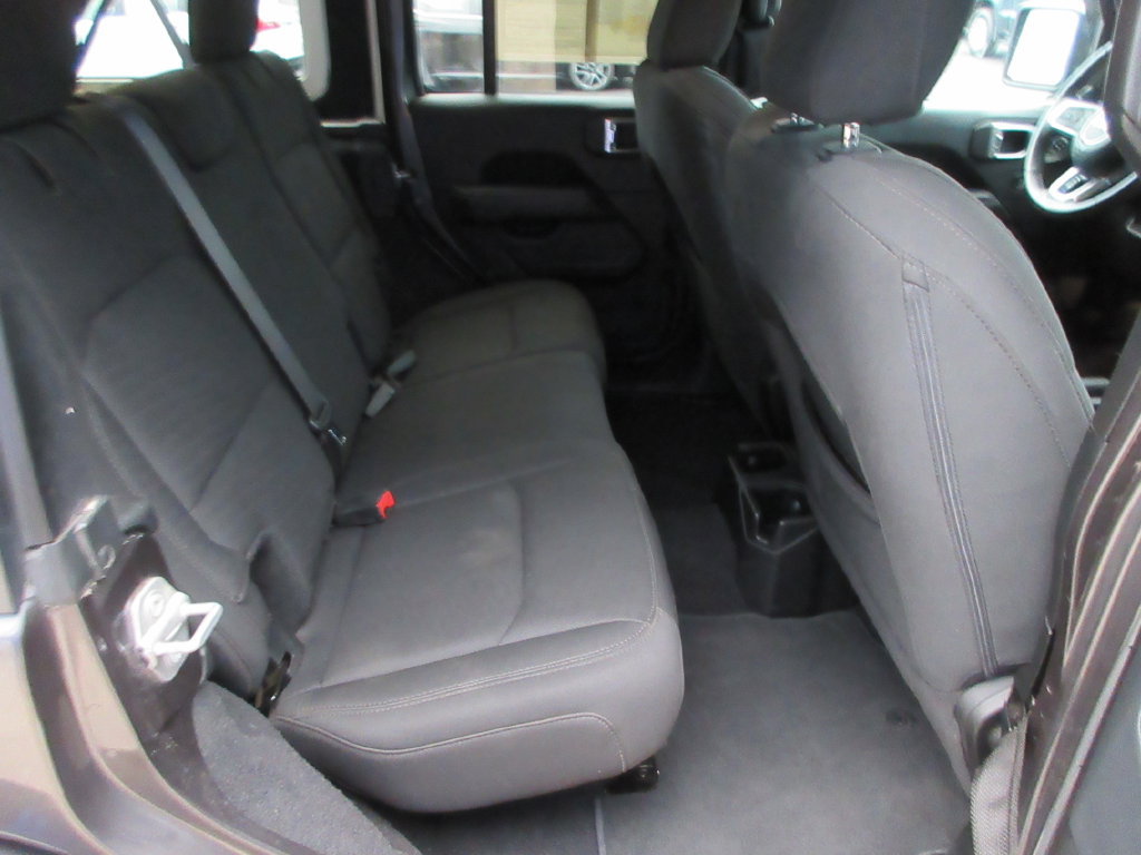 Used 2018 Jeep Wrangler Unlimited Sahara w/ Safety Group AWD/4WD image 19