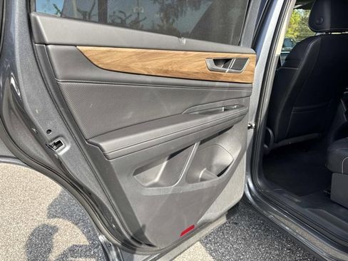 Used 2025 Volkswagen Atlas SE image 13