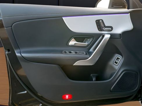 Used 2025 Mercedes-Benz CLA 250 4MATIC image 25