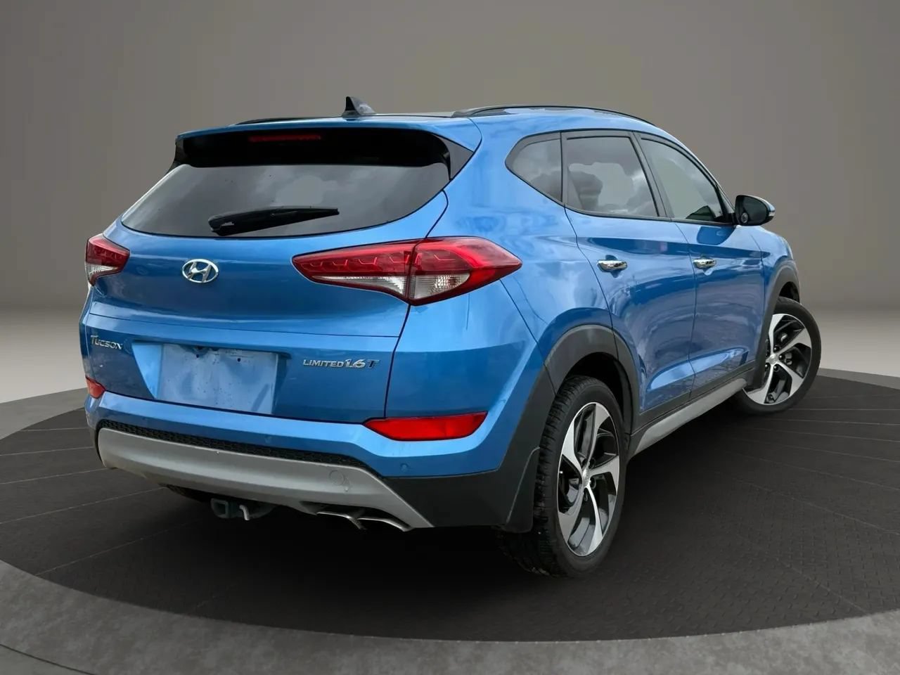 Used 2017 Hyundai Tucson Limited w/ Limited Ultimate Package 03 FWD image 2