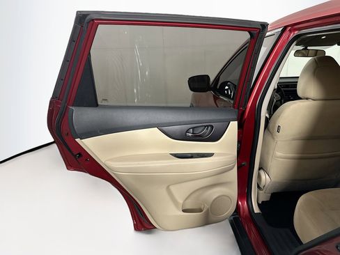 Used 2016 Nissan Rogue S image 24