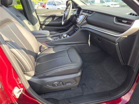 New 2025 Jeep Grand Cherokee Limited image 7