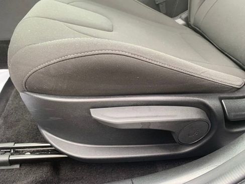 Used 2025 Hyundai Elantra SEL image 12