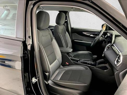 Used 2025 Chevrolet TrailBlazer LS FWD image 9